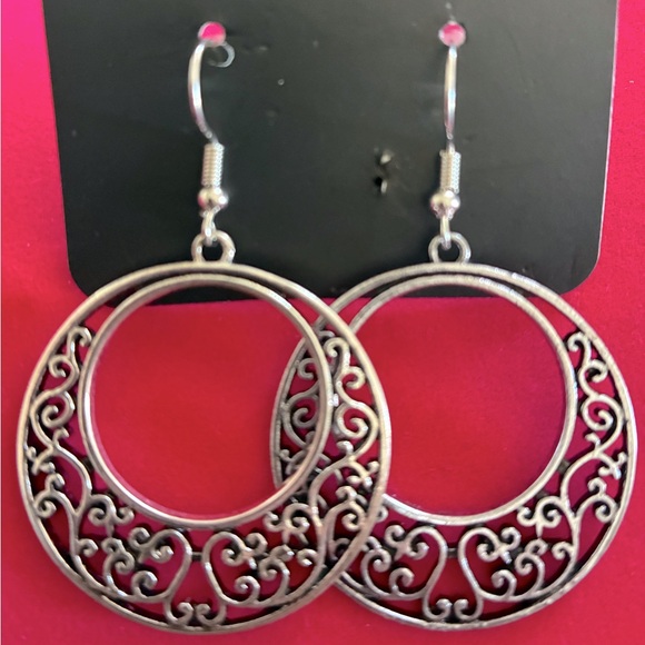 Earrings - Picture 1 of 1